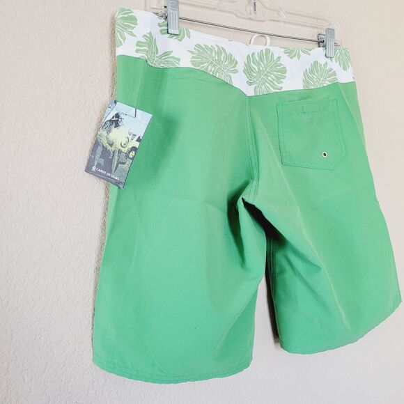 Carve Designs Womens 10.5 Inseam Board Shorts Sz Medium Green Tropical Beach NWT - Picture 8 of 9